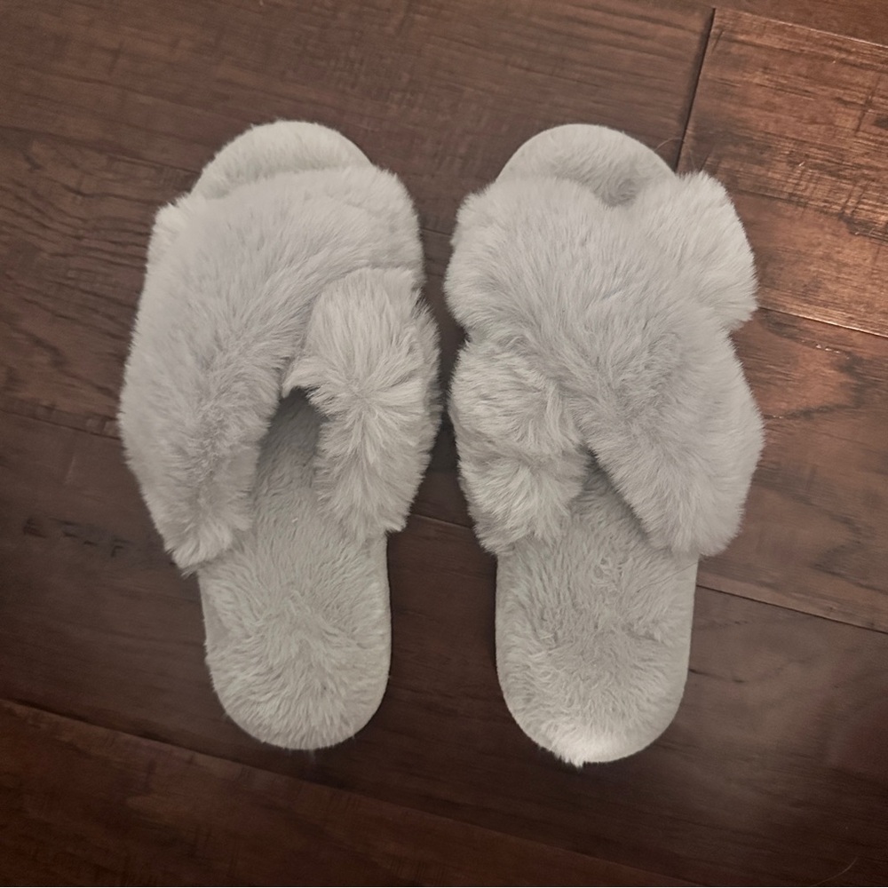 Cozy Gray Faux Fur Women's Slippers